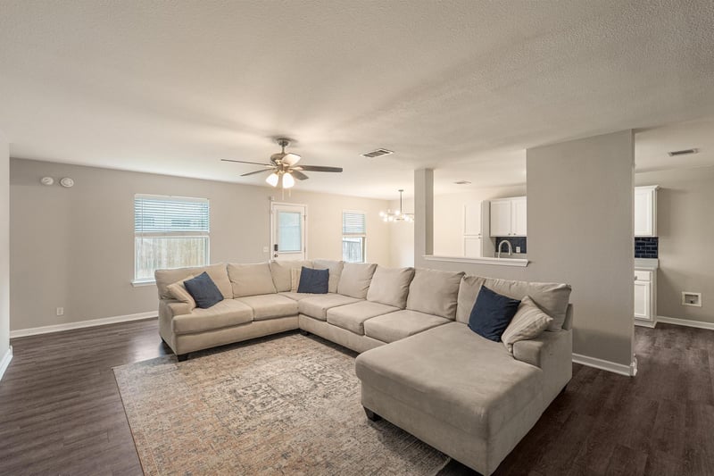 3003 Meadow LN, Taylor, TX 76574