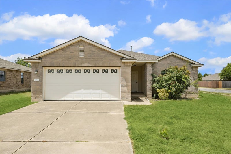 913 Remington DR, Leander, TX 78641