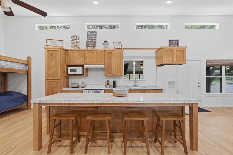 20200 Barnett Glenn RD, Spicewood, TX 78669