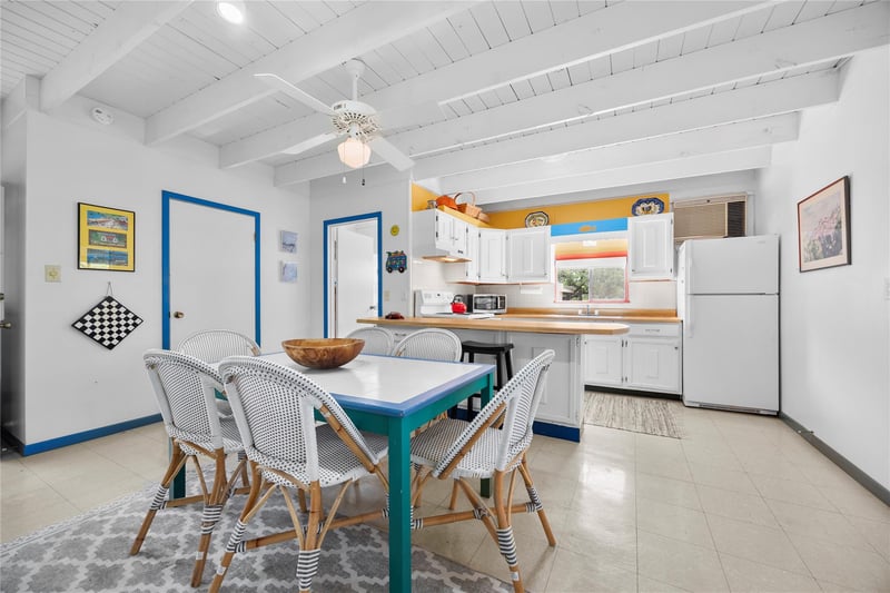 1131 Edgewater DR, Spicewood, TX 78669