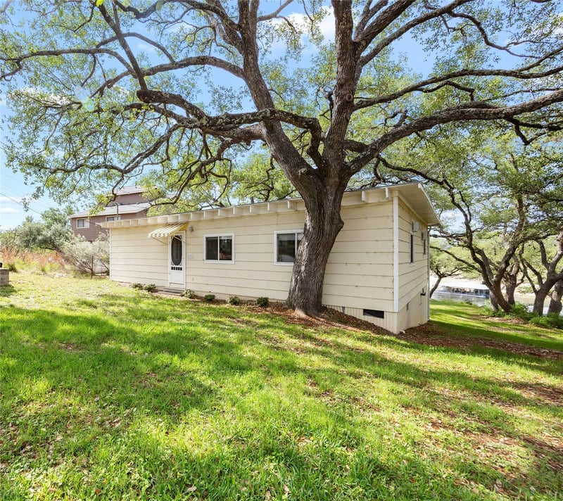 1131 Edgewater DR, Spicewood, TX 78669