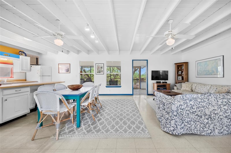 1131 Edgewater DR, Spicewood, TX 78669