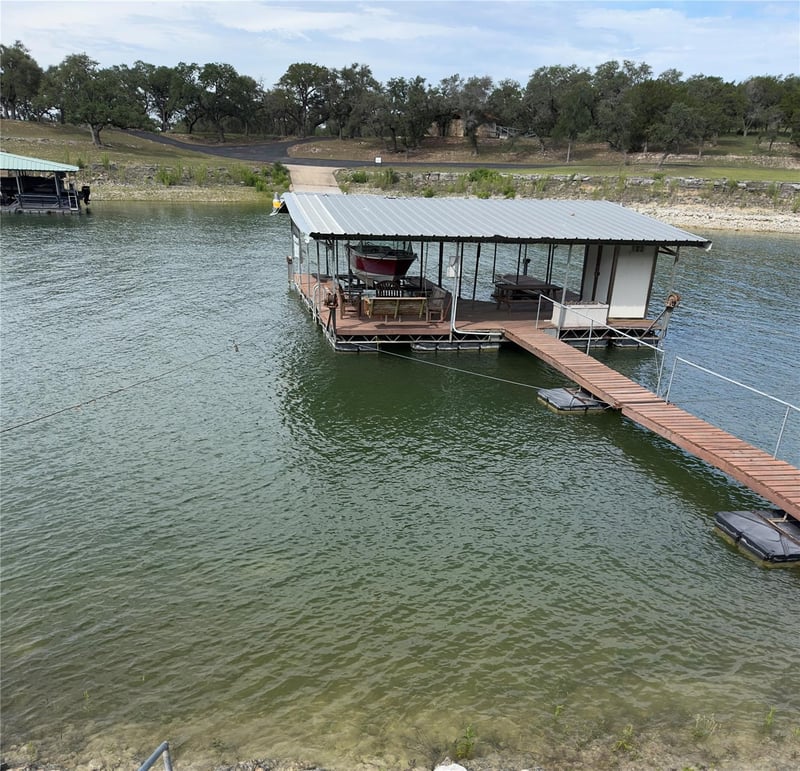 1131 Edgewater DR, Spicewood, TX 78669