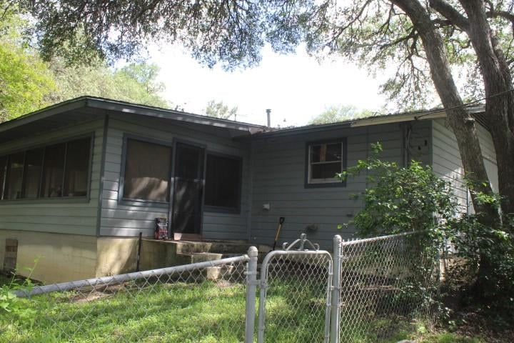 1306 Alamo ST, San Marcos, TX 78666