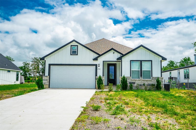 252 Amaranta LN, Dale, TX 78616