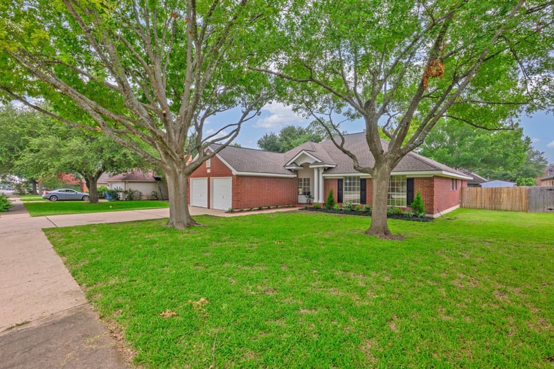 705 Split Oak DR, Pflugerville, TX 78660