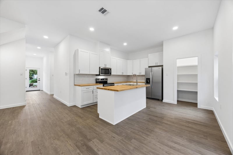 26 Wood Glen DR, Wimberley, TX 78676