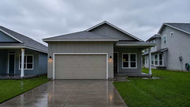 855 Cypress LN, Cottonwood Shores, TX 78657
