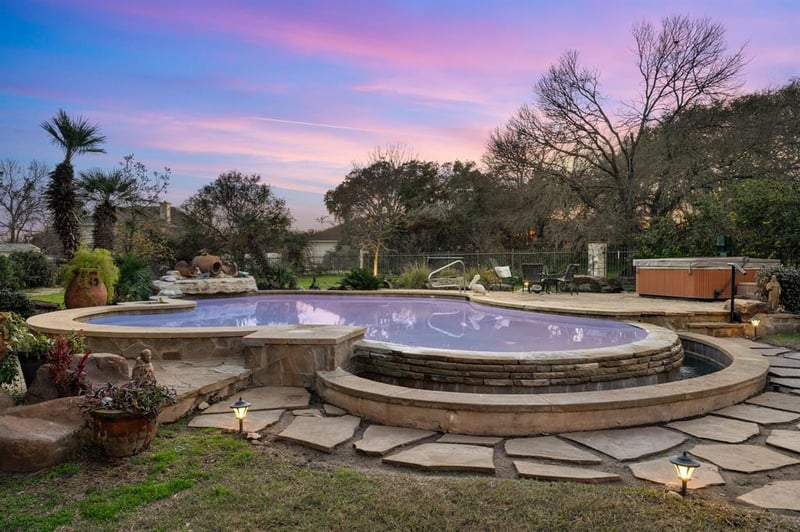 932 Vanguard ST, Lakeway, TX 78734