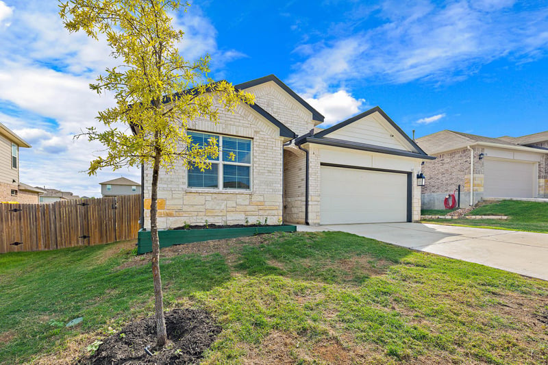 142 Solitude DR, San Marcos, TX 78666