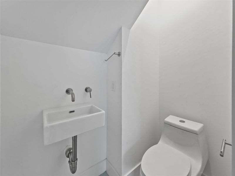 2100 Prather LN #2, Austin, TX 78704