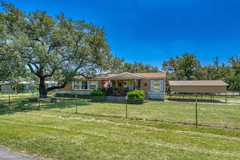 122 Heritage DR, Johnson City, TX 78636