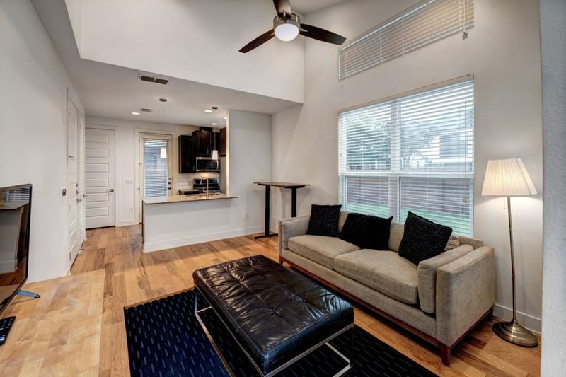 1300 Walnut Ave #B, Austin, TX 78702