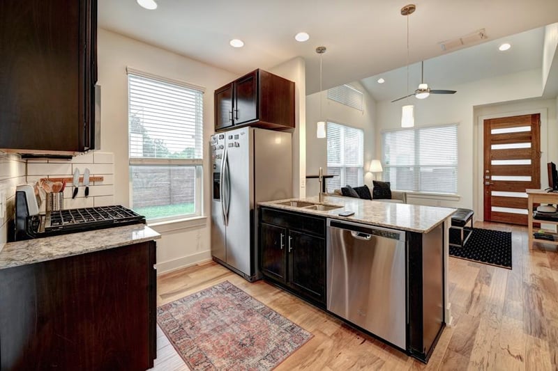 1300 Walnut Ave #B, Austin, TX 78702