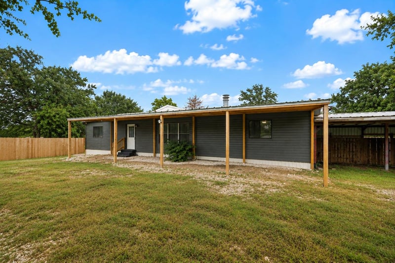 133 Deer Rn, Smithville, TX 78957