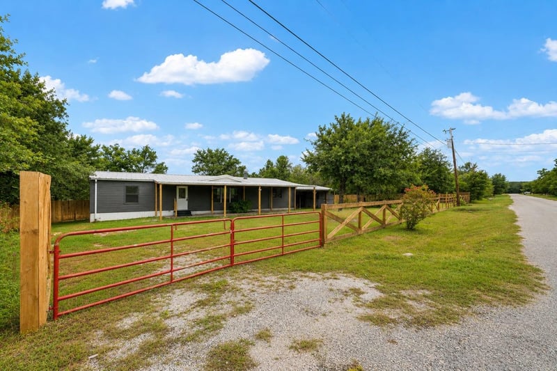 133 Deer Rn, Smithville, TX 78957