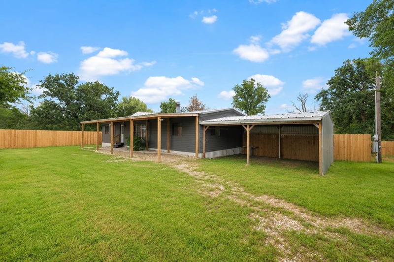 133 Deer Rn, Smithville, TX 78957