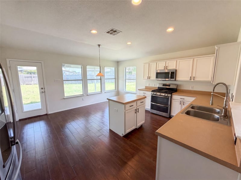 12816 Wooly Bucket CV, Elgin, TX 78621