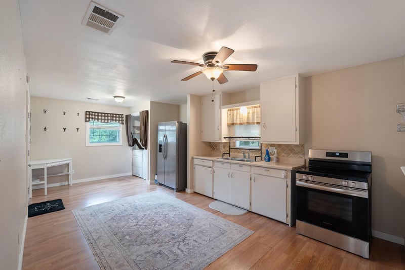 515 Wyeth ST, Taylor, TX 76574