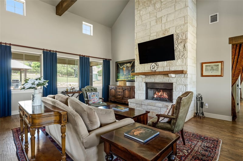 283 Soaring Eagles DR, Fredericksburg, TX 78624