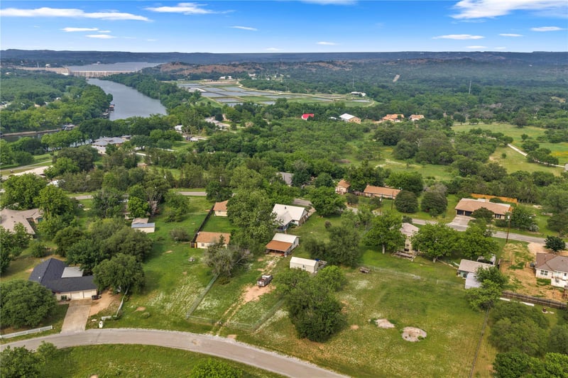 210 River Oaks DR, Burnet, TX 78611