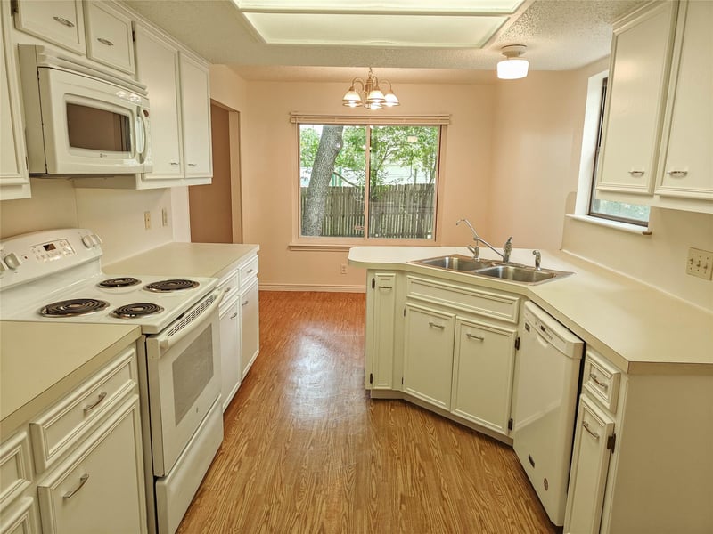 306 Lakeway DR, Georgetown, TX 78628