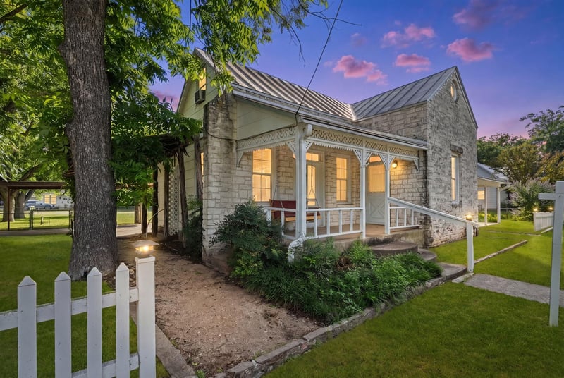 501 W Creek ST, Fredericksburg, TX 78624