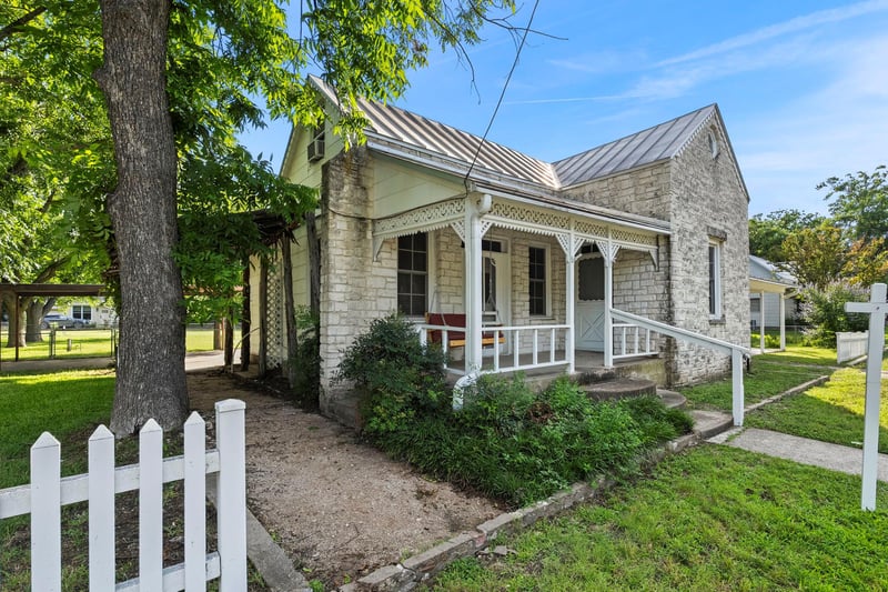 501 W Creek ST, Fredericksburg, TX 78624