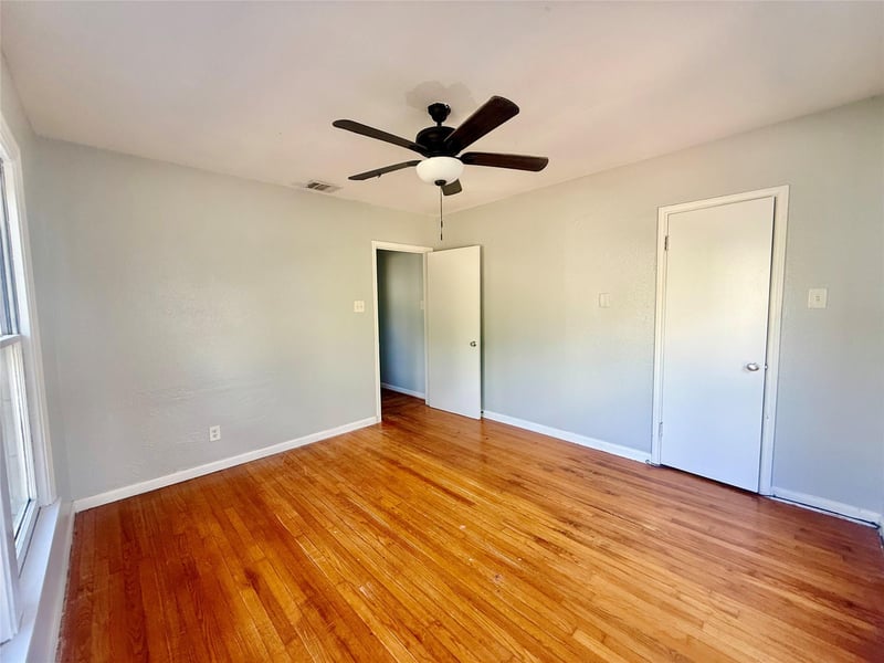 1133 Avenue C, Elgin, TX 78621