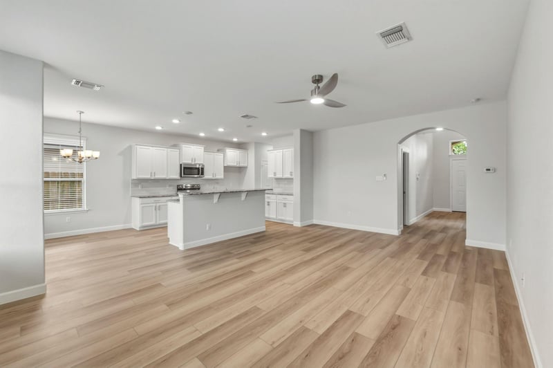 301 Serpentine LN, Jarrell, TX 76537