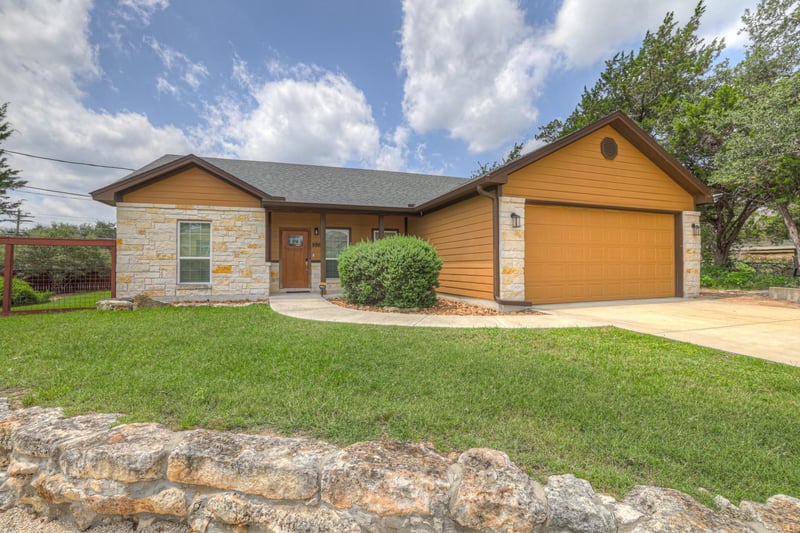 596 Riviera DR, Canyon Lake, TX 78133