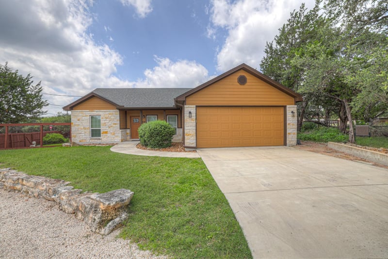 596 Riviera DR, Canyon Lake, TX 78133