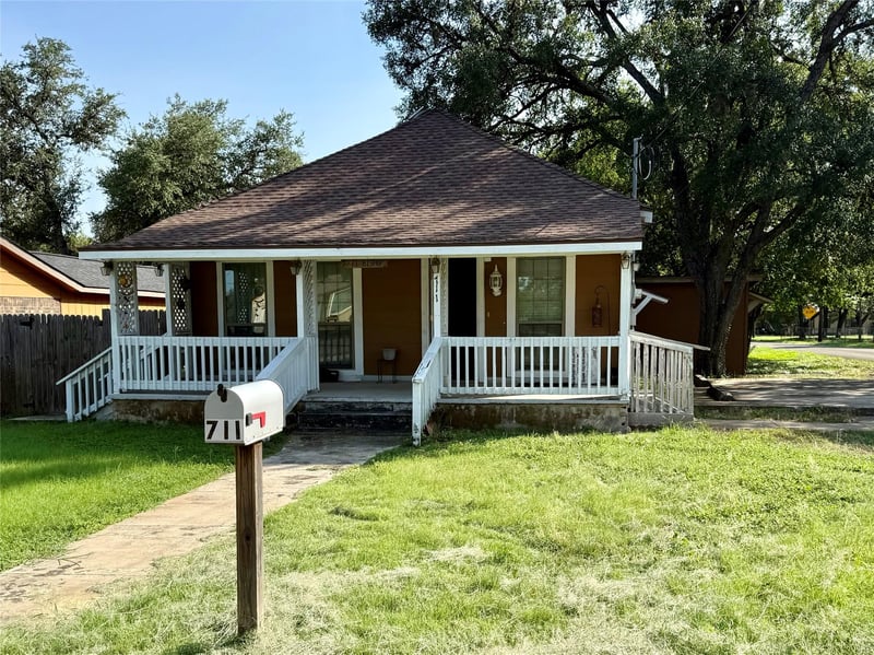 711 Bishop ST, San Marcos, TX 78666