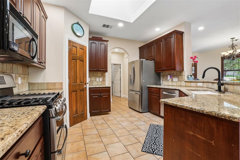 101 Meadowlark ST, Lakeway, TX 78734