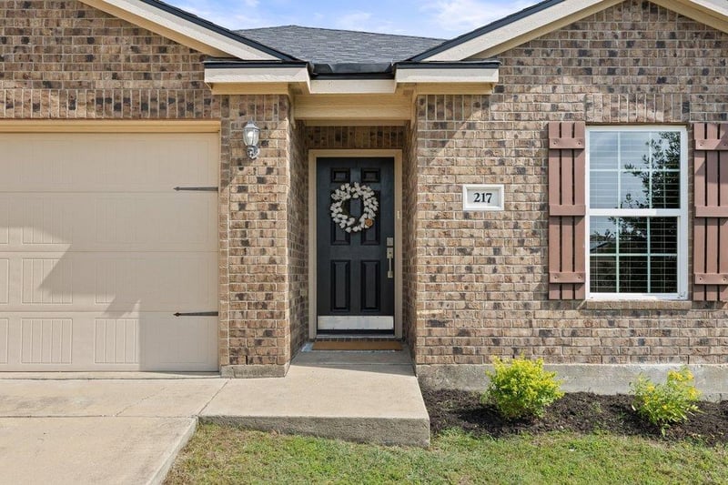 217 Farmer LN, Jarrell, TX 76537