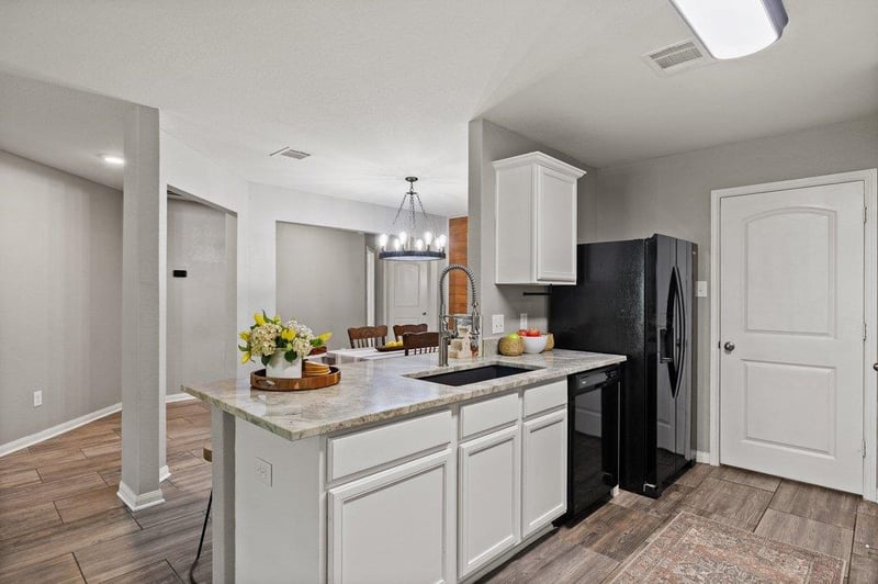 217 Farmer LN, Jarrell, TX 76537
