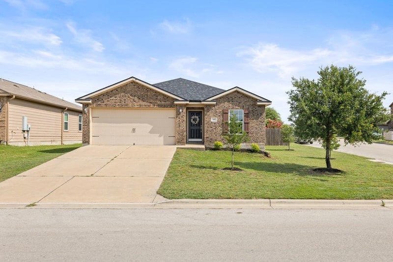 217 Farmer LN, Jarrell, TX 76537