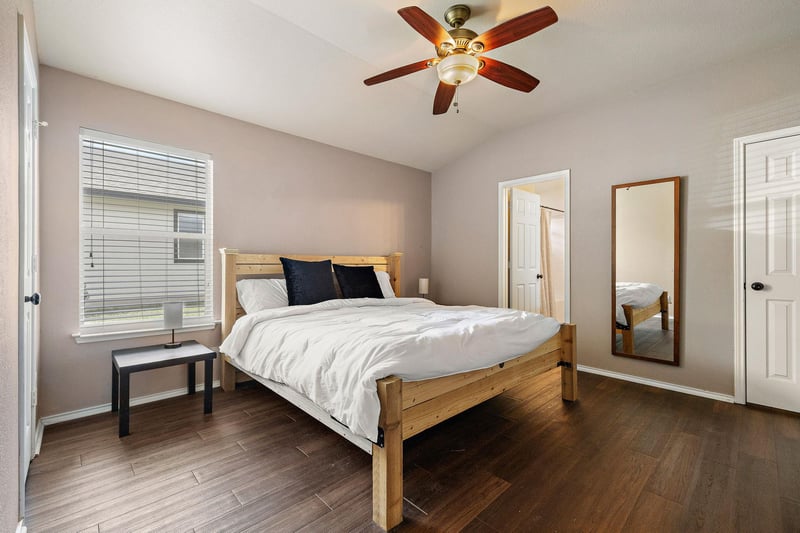 602 Creston ST, Hutto, TX 78634