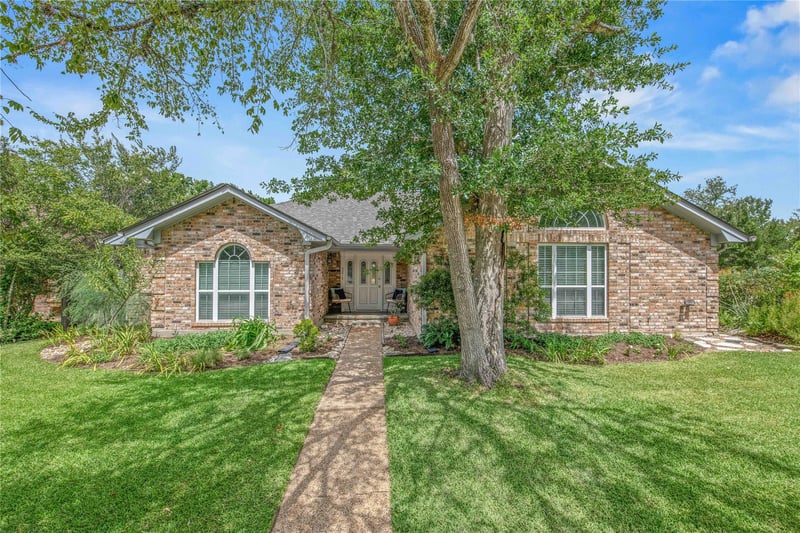 9217 Timber Knoll DR, College Station, TX 77845