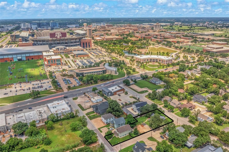 208 Fairview Ave, College Station, TX 77840