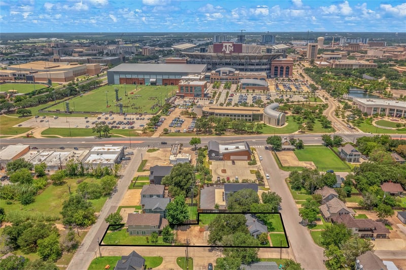 208 Fairview Ave, College Station, TX 77840