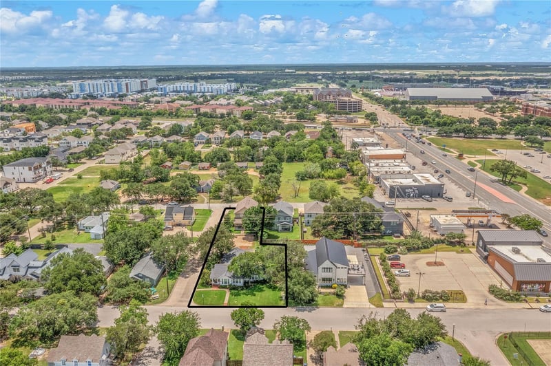 208 Fairview Ave, College Station, TX 77840