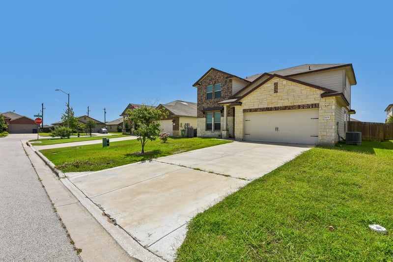 105 Green Jay DR, Jarrell, TX 76537