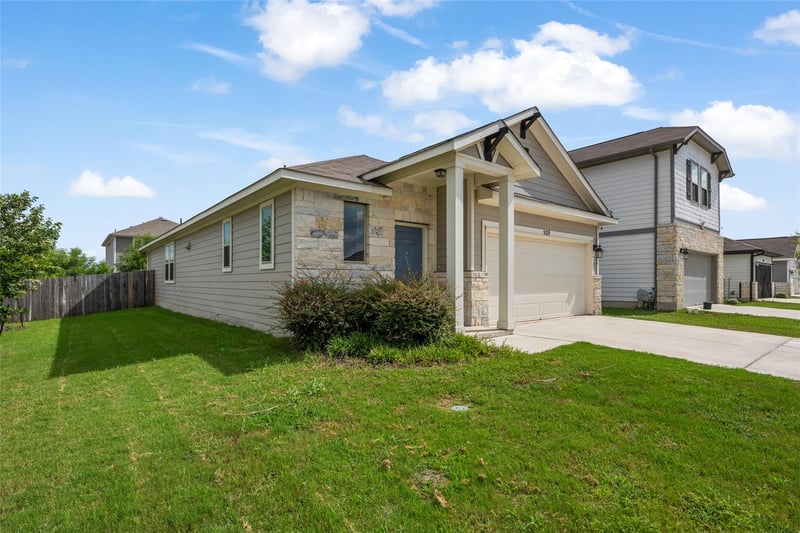 101 Quiet Man DR, Jarrell, TX 76537