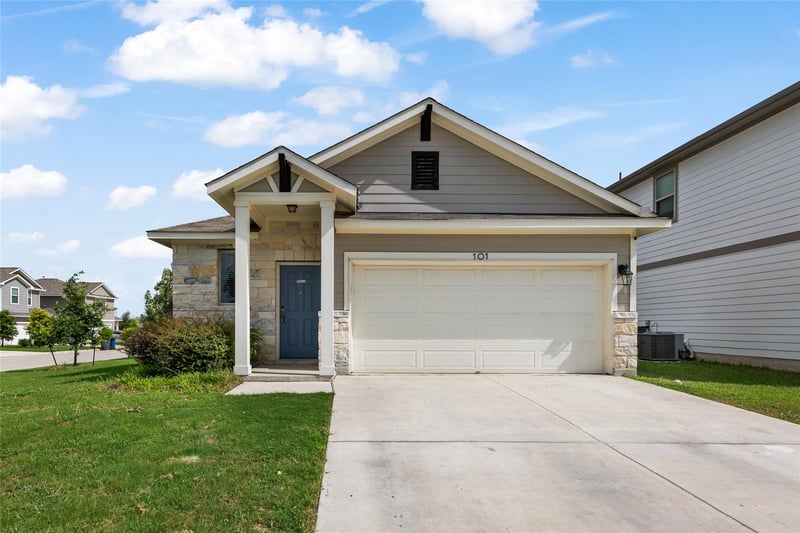 101 Quiet Man DR, Jarrell, TX 76537