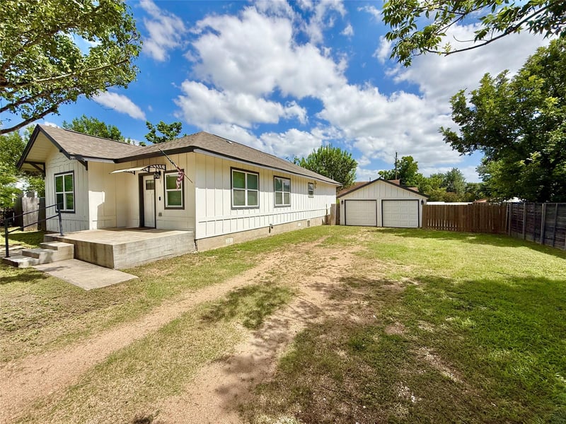 1401 7th ST, Taylor, TX 76574