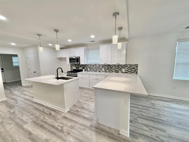 1401 7th ST, Taylor, TX 76574