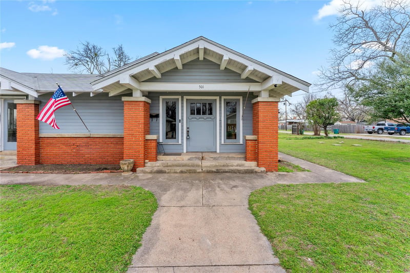 501 6th ST, Cameron, TX 76520