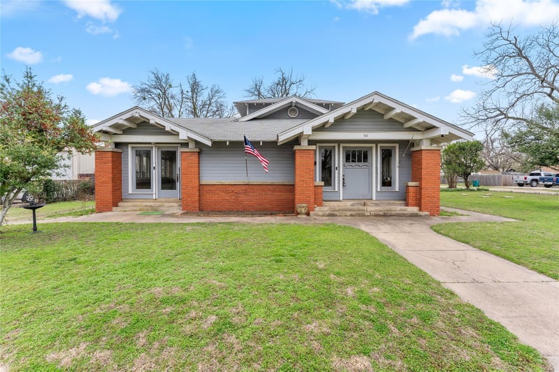 501 6th ST, Cameron, TX 76520