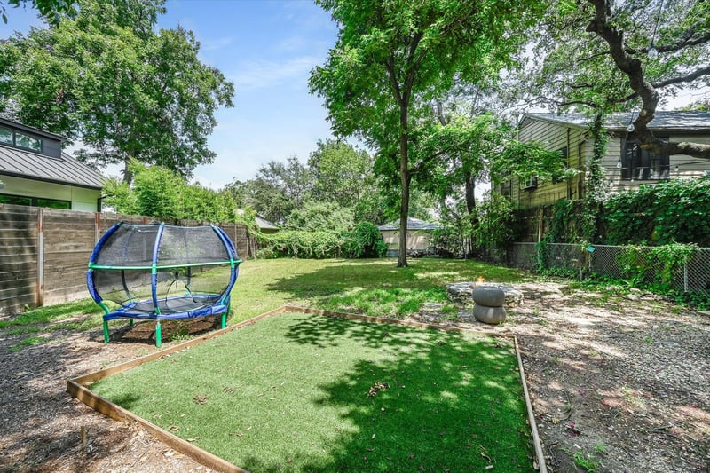 901 Jessie ST, Austin, TX 78704